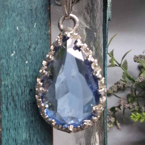 Vintage Silver Necklace with Large Blue Jewel Stone - Picture 2 of 7